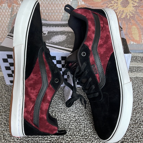 Vans WMNS Kyle Walker
Corduroy Tie-Dye/Black/White 
VN0A5JIEX4C
Sneakers - Picture 12 of 16